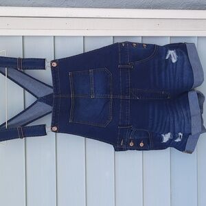 Stretchy denim overall shorts.
